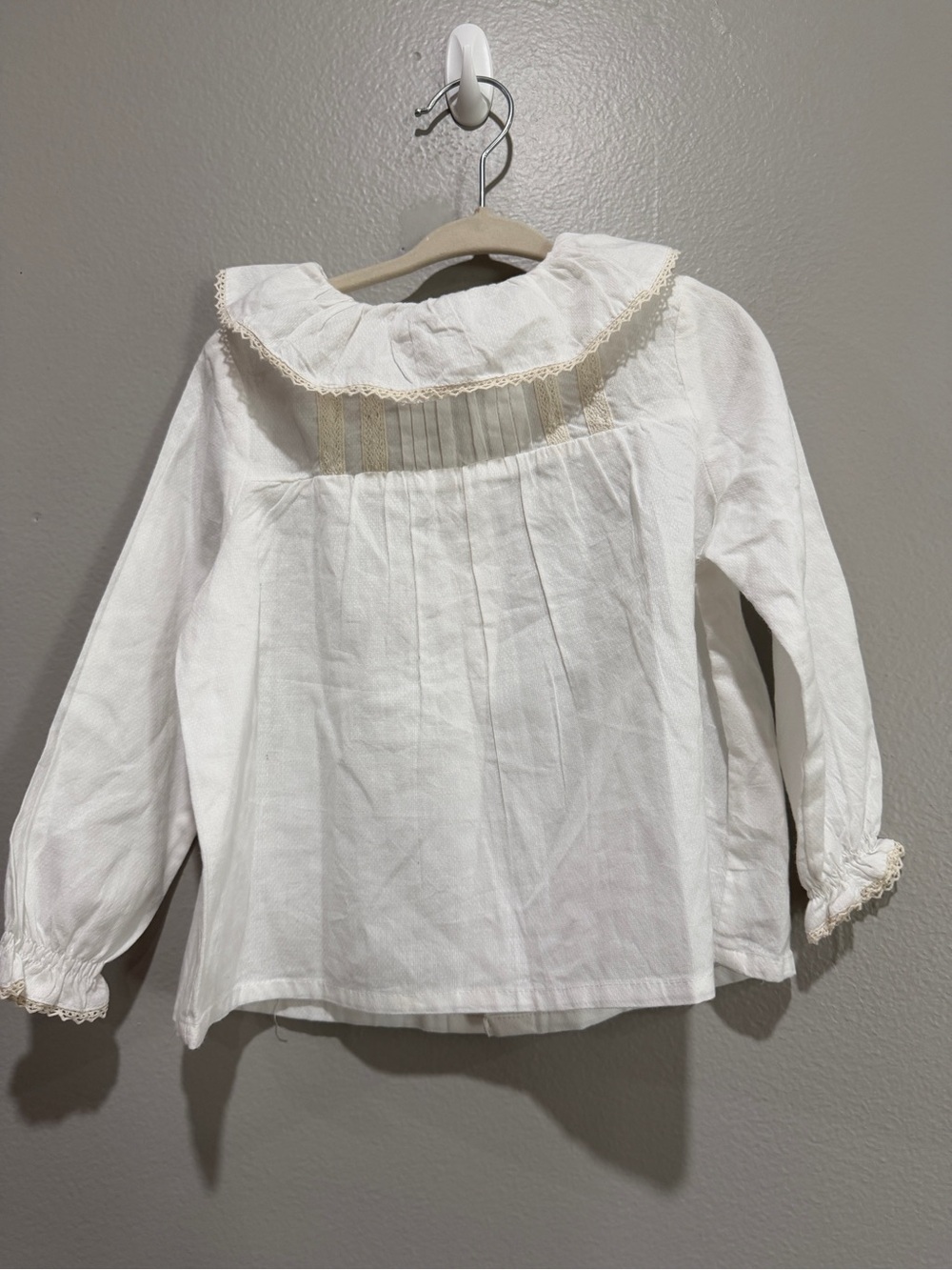 Girls' White Long-Sleeve Button-Front Blouse with Ruffled Collar